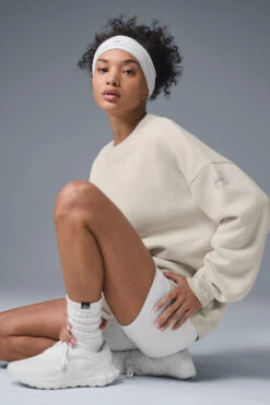 Renown Heavy Weight Crew Neck Pullover - Bone -Alo Yoga Shop U3014R 03040 b1 s1 a4 1 m206