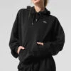 Accolade Hoodie - Black 1 Accolade Hoodie - Black -Alo Yoga Shop U3031RG 01 b1 s1 a1 1 m91