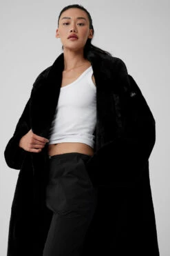 Oversized Faux Fur Trench - Black -Alo Yoga Shop U4004R 01 b1 s1 a4 1 m54