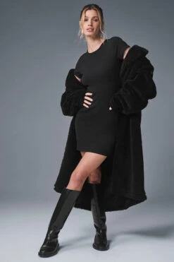 Oversized Sherpa Trench - Black -Alo Yoga Shop U4012R 01 b1 s1 a4 2 m91