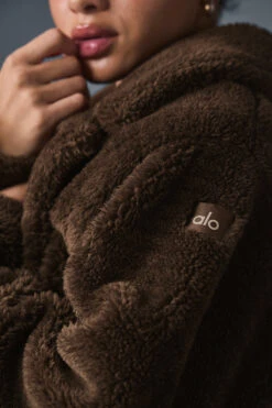 Oversized Sherpa Trench - Espresso -Alo Yoga Shop U4012R 04064 b1 s1 a4 2 m206