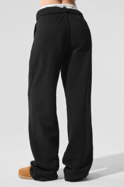 Accolade Straight Leg Sweatpant - Black -Alo Yoga Shop U5013RG 01 b1 s1 a2 1 m91