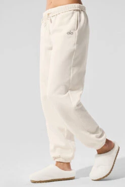 Accolade Sweatpant - Ivory 9 Accolade Sweatpant - Ivory -Alo Yoga Shop U5013RG 03299 b1 s1 a3 1 m206
