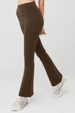Airbrush High-Waist 7/8 Bootcut Legging - Espresso -Alo Yoga Shop W1119R 04064 b1 s1 a2 1 m54