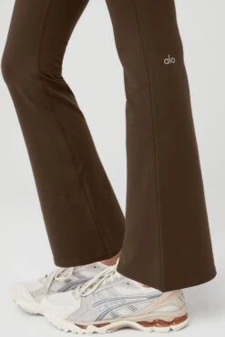 Airbrush High-Waist 7/8 Bootcut Legging - Espresso -Alo Yoga Shop W1119R 04064 b1 s1 a4 1 m54