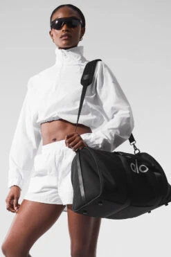 Cropped 1/4 Zip Alumni Pullover - White -Alo Yoga Shop W3660R 00 b1 s1 a4 1 m189