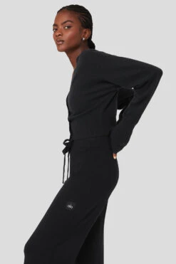 Cashmere Jet Set Cardigan - Black -Alo Yoga Shop W3729R 01 b1 s1 a2 1 m100