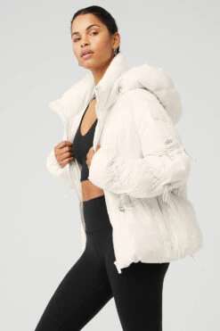 Stunner Puffer Jacket - Ivory -Alo Yoga Shop W4430R 03299 b1 s1 a2 1 m18