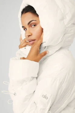 Stunner Puffer Jacket - Ivory -Alo Yoga Shop W4430R 03299 b1 s1 a4 1 m18