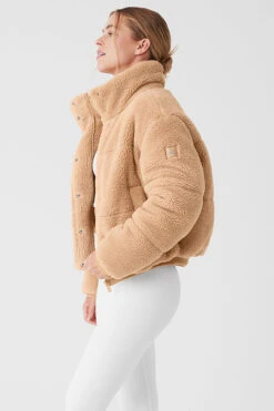 Sherpa Snow Angel Puffer - Camel -Alo Yoga Shop W4473R 01660 b1 s1 a2 1 m89