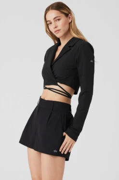 Cropped Status Blazer - Black -Alo Yoga Shop W4489R 01 b1 s1 a2 1 m89 0d5da36e 32b4 42c9 bd06 d1fdf912ebaf