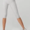 Alosoft High-Waist Iconic 90's Capri - Athletic Heather Grey -Alo Yoga Shop W51024R 02910 b1 s1 a1 1 m54