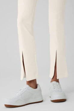 Airbrush High-Waist 7/8 Flutter Legging - Ivory -Alo Yoga Shop W51109R 03299 b1 s1 a4 1 m54