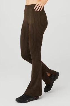 High-Waist Pinstripe Zip It Flare Legging - Espresso/Black -Alo Yoga Shop W51121R 04101 b1 s1 a2 1 m89