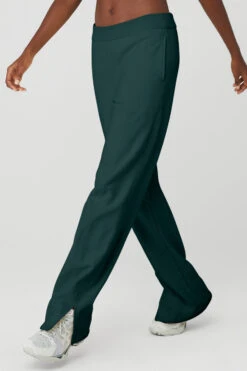 High-Waist Free Time Straight Leg Sweatpant - Midnight Green -Alo Yoga Shop W51203R 04570 b1 s1 a3 1 m100