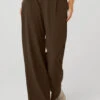 High-Waist Pursuit Trouser - Espresso -Alo Yoga Shop W51208R 04064 b1 s1 a1 1 m89