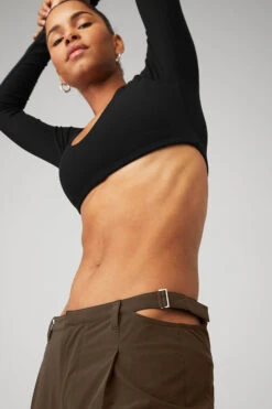 Mid-Rise Showdown Trouser - Espresso -Alo Yoga Shop W51214R 04064 b1 s1 a4 1 m18