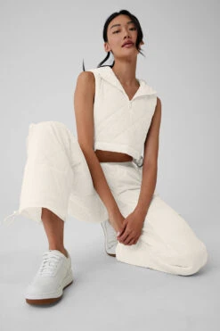 High-Waist Snowrider Puffer Pant - Ivory 11 High-Waist Snowrider Puffer Pant - Ivory -Alo Yoga Shop W51351R 03299 b1 s1 a5 1 m54