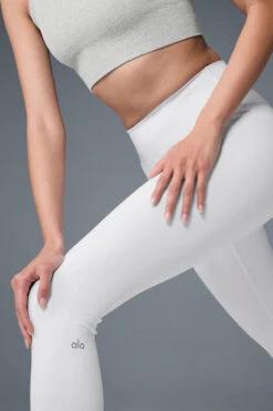 High-Waist Airbrush Legging - White 10 High-Waist Airbrush Legging - White -Alo Yoga Shop W5473R 00 b1 s1 a4 1 m54