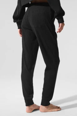 Muse Sweatpant - Black -Alo Yoga Shop W5784R 01 b1 s1 a2 1 m191