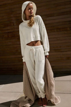 Muse Sweatpant - Ivory 13 Muse Sweatpant - Ivory -Alo Yoga Shop W5784R 03299 b2 s1 a1 1 m143