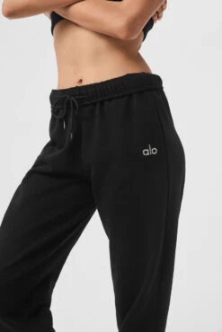 Accolade Sweatpant - Black -Alo Yoga Shop W5942RG 01 b1 s1 a3 1 m54
