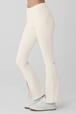 Airbrush High-Waist Flutter Legging - Ivory -Alo Yoga Shop W5946R 03299 b1 s1 a2 1 m54