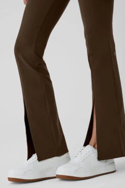 Airbrush High-Waist Flutter Legging - Espresso -Alo Yoga Shop W5946R 04640 b1 s1 a4 1 m54