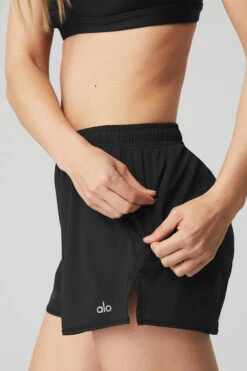 Stride Short - Black -Alo Yoga Shop W6230R 01 b1 s1 a4 1 m82