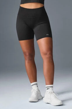 5" Seamless Ribbed Favorite Short - Black -Alo Yoga Shop W6290R 01 b1 s1 a1 m196