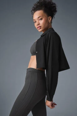 Cropped Take Me Out Button Up - Black -Alo Yoga Shop W8143R 01 b1 s1 a3 1 m206
