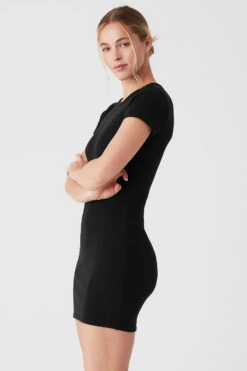 Goddess Ribbed Short Sleeve Dress - Black -Alo Yoga Shop W8201R 01 b1 s1 a3 1 m89